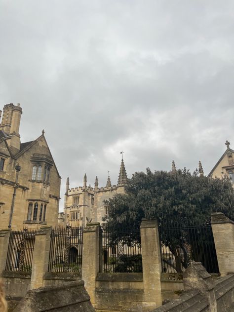 Queens College Oxford, Magdalen College Oxford, Magdalen College, Wadham College Oxford, Pembroke College Oxford, Hertford College Oxford, New College, Cologne Cathedral, Paris Skyline