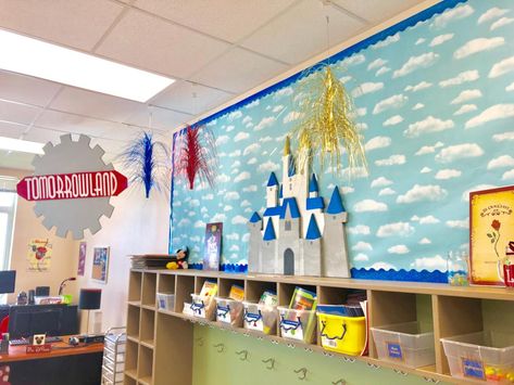 At Home Imagineering goes to school: Magical Disney Inspired Classroom- My classroom was featured on Inside the Magic 😍 Classroom Storage Solutions, Innovative Teaching Ideas, Disney Themed Classroom, Disney Classroom, Elementary Classroom Decor, Classroom Transformation, Disney Rooms, Classroom Storage, Themed Classroom