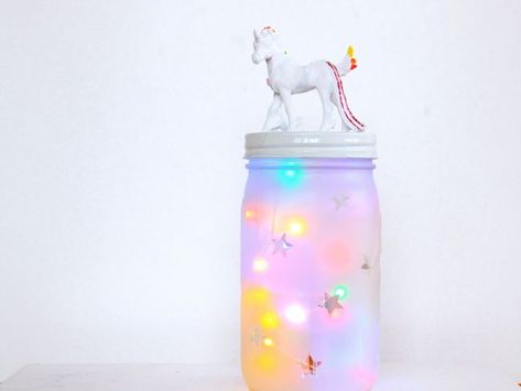 Learn how to create a DIY mason jar night light of your own. This unicorn design is whimsical, colorful, and so easy to make. Diy Mason Jars, Mason Jar Night Light, Frosted Glass Spray, Unicorn Fairy, Unicorn Room Decor, Unicorn Room, Lights Diy, Lighting Diy, Unicorn Bedroom