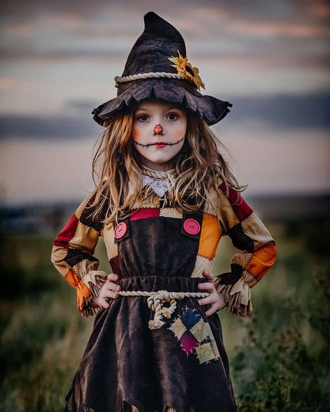 Scarecrow Kids Costume, Cool Scarecrow Costume, Scarecrow Costume Kids, Autumn Costume Kids, Scarecrow Halloween, Cute Scarecrow, Girl Scarecrow, Kids Scarecrow Costume, Heidi Klum Halloween Costume