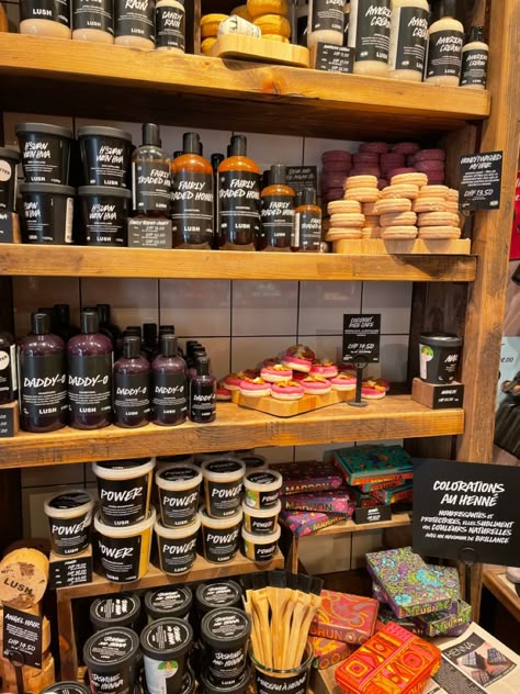 Lush Cosmetics Aesthetic, Lush Shop, Lush Store, Fresh Cosmetics, Acid Bath, Products Aesthetic, Lush Products, Lush Cosmetics, Craft Room Design