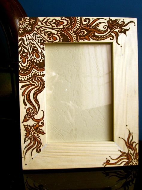 Wood Burn Picture Frame, Wood Burning Frame Ideas, Pyrography Picture Frame, Wood Burned Picture Frame, Wood Burned Frames, Wood Burning Tips, Wood Burning Patterns Stencil, Wood Burning Stencils, Ed Wood