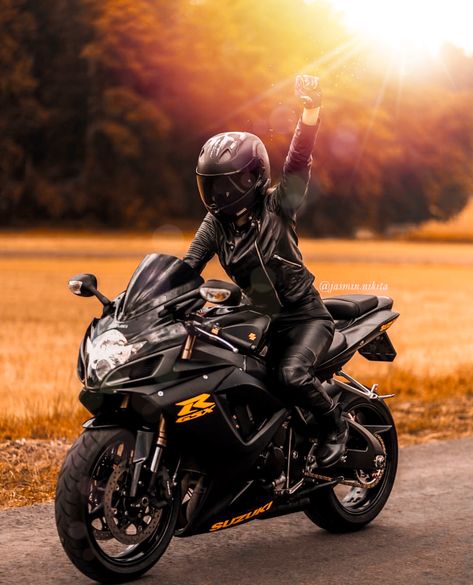 The most important thing is to have a good relationship with a bike Motorcycle Photo Shoot Woman, Motorcycle Photoshoot Women, Motorcycle Photoshoot, Motorcycle Photo Shoot, Photoshoot Women, Female Motorcycle Riders, Biker Photography, Motorcycle Magazine, Diy Motorcycle