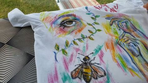 Crayon Shirt Diy, Crayon Shirt, How To Use Pastels, Crafty Fashion, Pastel Shirt, Black Crayon, Pastel Crayons, Crayon Art, Eye Design