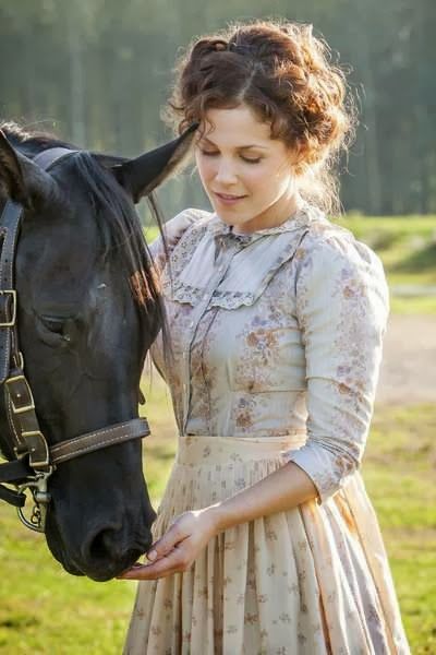 Elizabeth Thatcher, Jack Thornton, Pioneer Dress, Prairie Dresses, Jack And Elizabeth, Erin Krakow, Hope Valley, Wilde Westen, When Calls The Heart