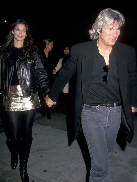 Cindy Crawford and Richard Gere in 15 vintage photos | Vogue France Cindy Crawford Young, Italy Street Style, Cinema Outfit, Cindy Crawford Photo, Human Rights Watch, Original Supermodels, 90s Model, Richard Gere, Seductive Clothes