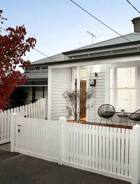 This former Kensington worker's cottage for sale has balanced its modern renovation with championing a few nods to its past. Australian Workers Cottage, Modern Cottage Fence, Workers Cottage Renovation, Small House Renovation Ideas, Cottage Facade, Cottage Fence, Warehouse House, Renovated Cottage, Cottage Paint Colors