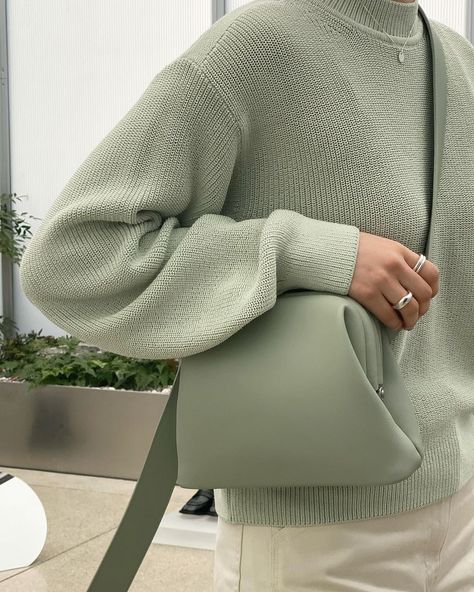 Mint Sweater Outfit, Mint Sweater, Sweater Outfit, Oversized Sweater, Cute Bag, How To Style, Sweater Outfits, Turtle Neck, Mint