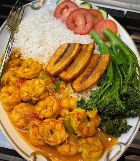 Wednesday Vibes, Fried Plantain, Coconut Curry Shrimp, Rice Fried, Jamaican Dishes, Curry Shrimp, Island Food, Jamaican Recipes, Caribbean Recipes