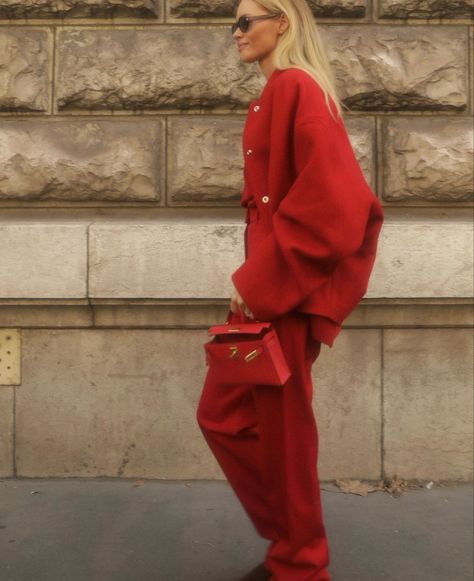 Claire Rose Cliteur, Claire Rose, Red Outfits, Trend Report, Red Coat, Red Outfit, Women's Handbags, Wearing Red, Luxury Vintage