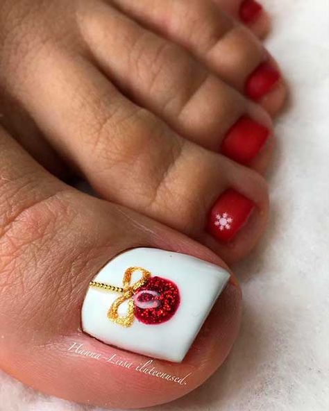 Cute Matte Red Christmas Toenail Design Pedicure Christmas Ideas, Christmas Pedicure Ideas, Christmas Pedicure Designs, Christmas Toenails, Christmas Pedicure, Nail Designs Toenails, Toenails Designs, Foot Nail Art, Red Pedicure