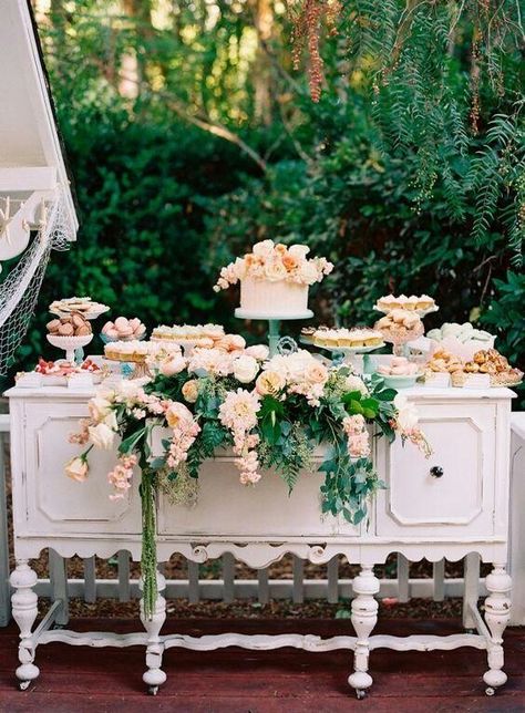 Vintage Wedding Cake Table, Wedding Sweet Table, Vintage Dessert Tables, Romantic Bridal Shower, Wedding Cake Display, Cakes And Desserts, Wedding Cake Table, Wedding Dessert Table, Dessert Display