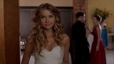 Emma Blue Lagoon, Indiana Evans Blue Lagoon, Blue Lagoon The Awakening, Emma Robinson, Indiana Evans, Best Friends Brother, The Awakening, Blue Lagoon, Outer Banks