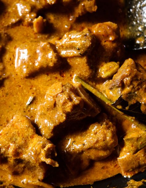 Slow Cooker Curry Recipes, Goat Curry, Mutton Curry Recipe, Fried Meat, Goat Recipes, Curry Recipes Easy, Curry Goat, Mutton Curry, Grilled Roast