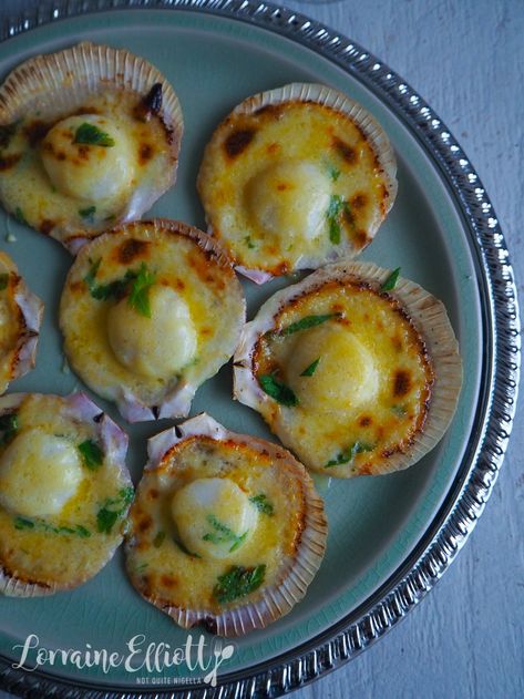 Scallop gratin easy @ Not Quite Nigella Scallop Gratin, Scallop Appetizer, Saturday Dinner, Baked Scallops, Grilled Scallops, Grilled Oysters, Starter Recipes, Shellfish Recipes, Scallop Recipes