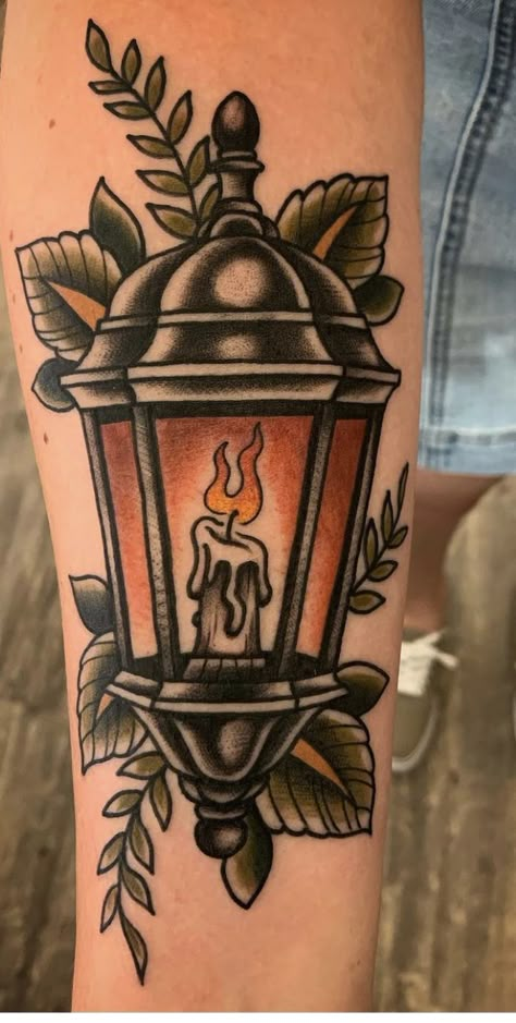 Seven Tattoo, Lantern Tattoo Design, Traditional Chest Tattoo, Stippling Tattoo, Glowing Lantern, Juice Tattoo, Lamp Tattoo, Lantern Tattoo, Traditional Tattoo Inspiration