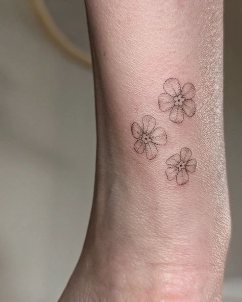 🌸 Thank you Philla! It was a joy to tattoo these three little forget me nots, especially for such a wonderful human. If you missed it on my stories, my enquiries are staying open for now, possibly until the end of November. I'll be making a few changes to the way I take bookings for pre-drawn designs but I'll keep you updated. 🌿 Forget Me Knot Tattoo, Forget Me Not Flower Tattoo, Knot Tattoo, End Of November, Forget Me Nots, No Way, The End, Knot, The Way