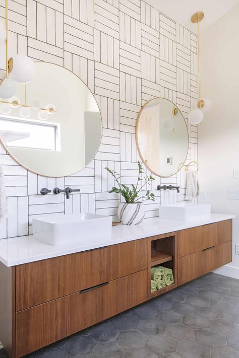 Six stunning bathrooms to inspire your own home spa. Mid Century Modern Bathroom, Mid Century Bathroom, Bathroom Redesign, Master Bath Remodel, Upstairs Bathrooms, Bathroom Redo, Wood Bathroom, Modern Bathroom Vanity, Bathroom Renos