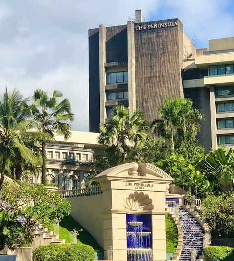 Manila Peninsula Hotel, The Peninsula Manila, Philippines Hotel, Hotel Philippines, Vietnam Ho Chi Minh, Peninsula Hotel, Hawaii Food, Ancient Greek Architecture, Hotel Building