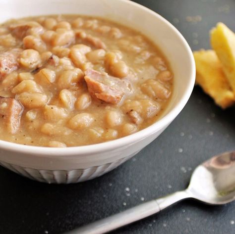 Creamy Great Northern Beans with Ham – My Recipe Reviews Recipe For Great Northern Beans, Beans And Ham Soup, Crockpot Ham And Beans, Beans And Ham, Beans In Crockpot, Crockpot Ham, Soup Beans, Ham Soup, Ham And Beans