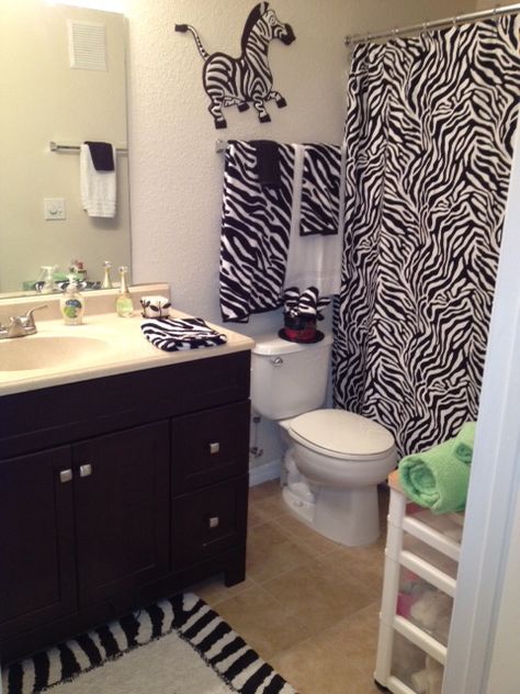 My zebra bathroom!! Zebra Print Bathroom, Zebra Bathroom, Bathroom Redecorating, Print Bathroom, Bathroom Themes, Ideas Hogar, Bathroom Redo, Large Bathrooms, Simple Bathroom