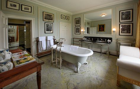 Country House Bathroom, Conservatory House, British Bathroom, Wedding Castle, Penthouse Living, Cast Iron Bath, Metal Tub, House Bathrooms, Roll Top Bath