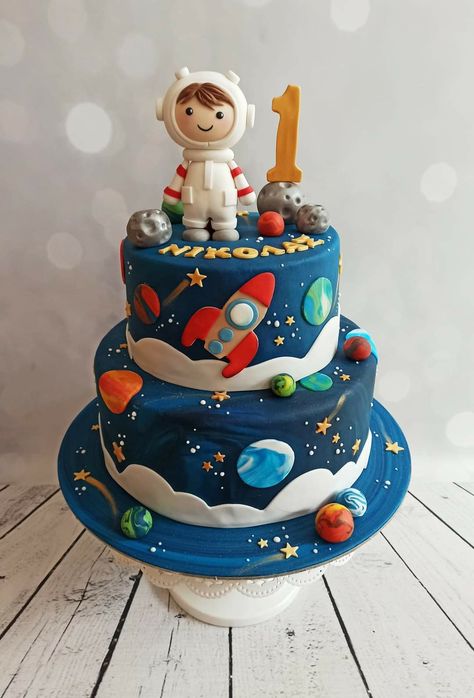 Space Astronaut Birthday Cake, Astronaut 1st Birthday Cake, Birthday Cake Planets, Astronaut First Birthday Cake, Astronaut Theme Birthday Cake, First Birthday Space Theme Cake, Space Themed Cakes Kids, Planet Theme Cake, Astraunaut Cake