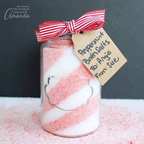 These Peppermint Bath Salts require only four ingredients and take less than 10 minutes to make. The perfect DIY holiday gift idea, candy cane bath salts! Peppermint Bath Salts, Bath Salts Gift, Bath Salts Recipe, Diy Gifts To Make, Bath Salts Diy, No Salt Recipes, Homemade Bath, Homemade Gift Ideas, Mason Jar Gifts