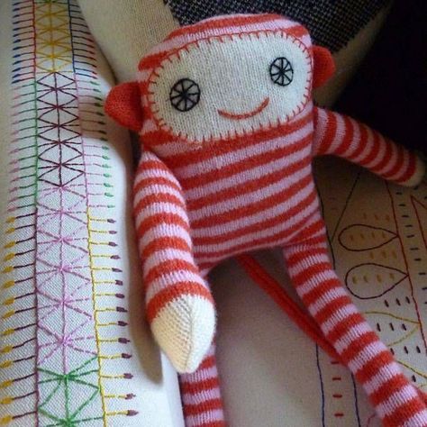 Stuffed Animal Handmade, Handmade Plushies, Cute Sewing Projects, Sewing Stuffed Animals, Sock Animals, Toys Dolls, Sock Monkey, Soft Toys, Fabric Dolls