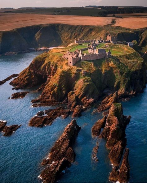 Dunnottar Castle from above - a sight that'll make you fall in love 💖 Brilliant shot by @upstateface taken from the Aberdeenshire coast! 👌… Dunnottar Castle, Best Of Scotland, Chateau Medieval, Castle Scotland, Castles In Scotland, Scotland Castles, Scotland Highlands, A Castle, Scotland Travel