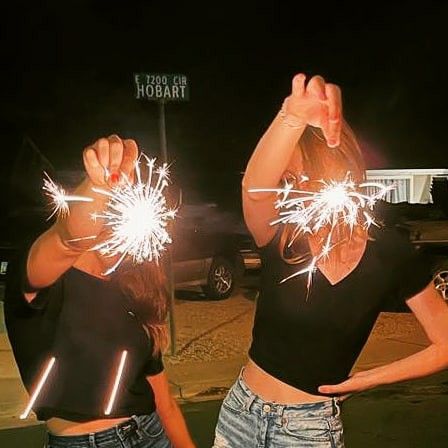 4th of july inspo besties photo inspo fireworks cute fits me n my bestie 4th Of July Pictures With Friends, Sparklers Photoshoot, Fourth Of July Pics, 4th Of July Pics, Bff Pics, 4th Of July Photos, Insta Poses, Forth Of July, Happy Birthday America