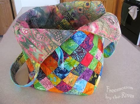 Freemotion by the River: Mondo Bag Mondo Bag, Baby Quilts To Make, Free Quilt Tutorials, Fabric Basket Tutorial, Stained Glass Quilt, Big Tote Bags, Bag Pattern Free, Amy Butler, Bag Sewing