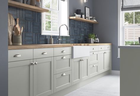 Grey Shaker Kitchen Ideas, Kitchen In Grey, Light Grey Shaker Kitchen, Light Grey Kitchen, Grey Shaker Kitchen, Slim Shaker, Shaker Style Kitchen, Light Grey Kitchens, Kitchen Planner