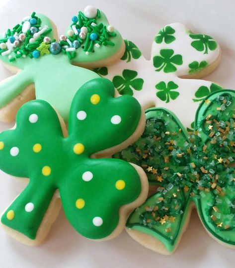 Shamrock Cookies Decorated, Shamrock Cookie, Green Cookies, Brookies Cookies, Cookie Assortment, Shamrock Cookies, St Patrick's Day Cookies, St Patricks Day Food, Spring Cookies