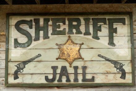 Jail sign Rooster House, Old West Decor, Stall Decorations, Old Western Towns, Western Signs, Wild West Theme, Halloween Circus, Wild West Party, Western Theme Party