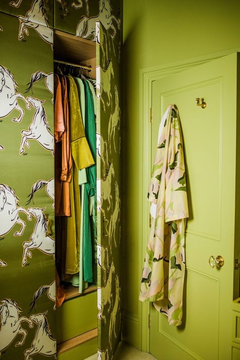 olivia von halle Hazy Photography, Vicky Grout, Olivia Von Halle, Opulent Interiors, Roll Top Bath, Cecil Beaton, Golden Design, Boot Room, Built In Wardrobe