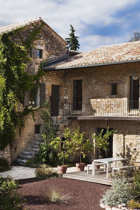 Maison d�Ulysse: Guest house with Mediterranean charm Casa Country, Casas Coloniales, Italian Home, Mediterranean Homes, Old Stone, Stone Houses, Stone House, French House, My Dream Home