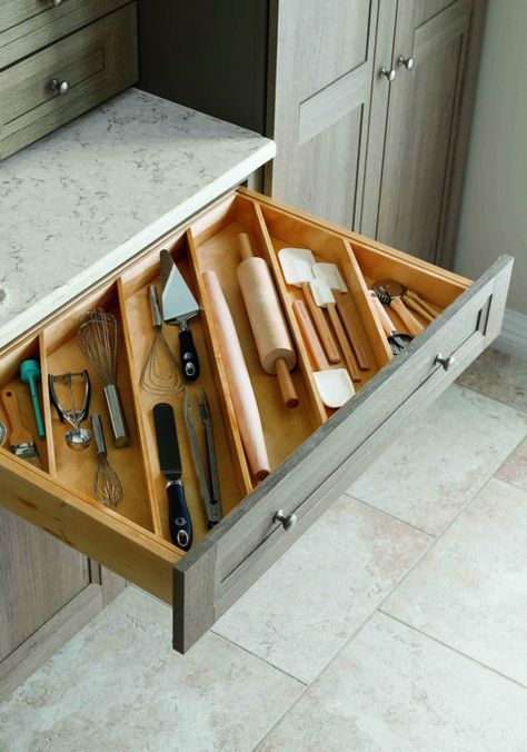 Make a clever lazy susan kitchen utensil storage! - DIY projects for everyone! Farmhouse Kitchen Cabinets, New Kitchen Cabinets, Diy Kitchen Storage, Classic Kitchen, Kitchen Cabinets Makeover, Kitchen Storage Solutions, Smart Kitchen, Built In Cabinets, Kitchen Drawers