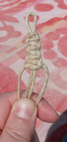 Making hemp necklaces Hemp Jewelry Diy, Hemp Bracelet Diy, Hemp Bracelet Patterns, Ankle Bracelets Diy, Hemp Jewelry, Hemp Necklace, Polymer Beads, Hemp Bracelets, Jewerly Making