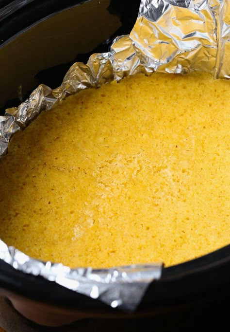 Bbq Cornbread, Crockpot Cornbread, Crockpot Bread, Corn Spoon Bread, Crockpot Corn, Crock Pot Corn, Crock Pot Bread, Cornbread Recipes, Slow Cooker Bread