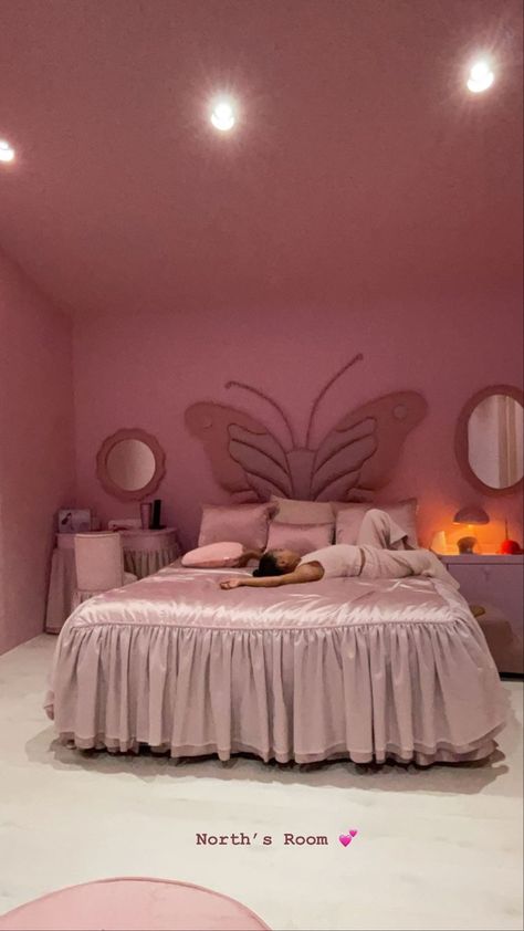 North West Bedroom, Kylie Jenner Room, Celeb Houses, Kim K House, Kim Kardashian House, Kim Kardashian Home, Hidden Hills Home, Kardashian House, Kim House