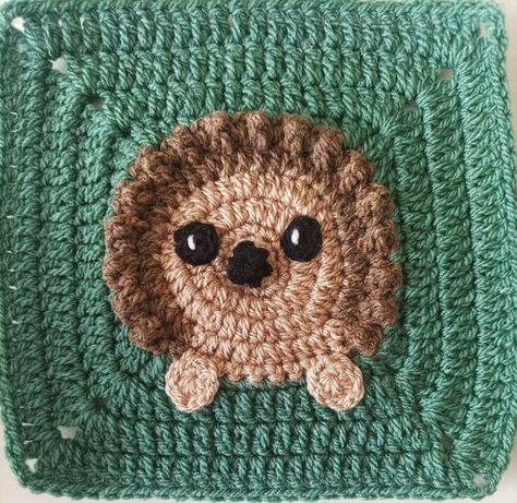 Crochet Blanket Animals, Animal Granny Squares, Diy Crochet Granny Square, Baby Blanket Animal, Woodland Crochet, Granny Square Designs, Woodland Hedgehog, Cute Crochet Projects, Granny Square Jacket