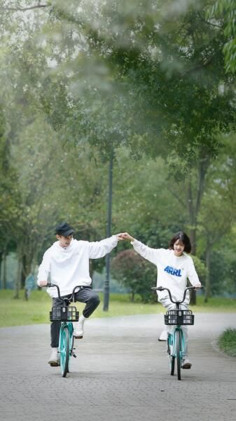 My Fated Boy (Chinese Drama Review & Summary) Bicycle Aesthetic Girl, Prenup Theme, Bicycle Aesthetic, Bicycle Wedding, Romantic Novels To Read, Boys Posters, Flower Photoshoot, Romantic Scenes, Novels To Read