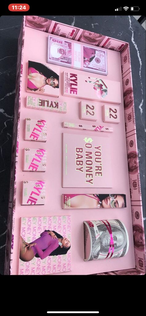 Kylie Kardashian Makeup, Kylie Cosmetics Birthday Collection, Kylie Jenner Makeup Collection, Maquillaje Kylie Jenner, Maquillage Kylie Jenner, Kylie Collection, Kylie Birthday, Kylie Makeup, Kylie Baby