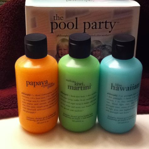 Philosophy "pool party". Love Philosophy shower gel because it can also be used as shampoo and bubble bath! Body Wash Aesthetic, Philosophy Body Wash, Wash Aesthetic, Carmel Drizzle, Philosophy Shower Gel, Love Philosophy, Aesthetic Bath, Shower Products, Shower Skin Care