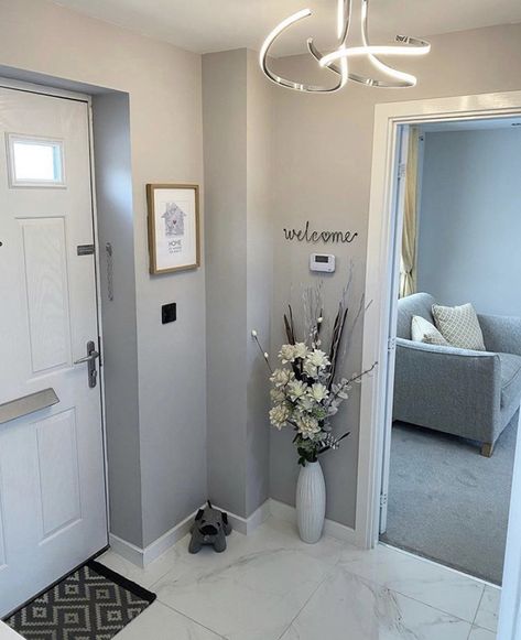 Grey And Gold Hallway Ideas, Home Interior Design Hallway, Hallway Lampshade Ideas, Grey Wall Hallway, Light Grey Hallway Ideas, Flat Hallway Ideas, Grey And White Hallway, Grey Hallway Ideas, Gold Curtains Living Room