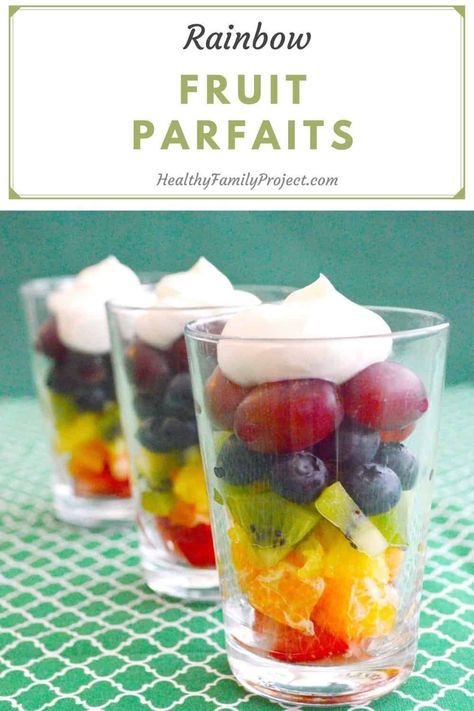 Fruit Parfait Recipes, Fruit Parfaits, Healthy Parfait, Deco Fruit, Healthy Bedtime Snacks, Fruit Parfait, Healthy Protein Snacks, Parfait Recipes, Rainbow Fruit