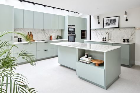 Dekton Bergen, Flat Front Cabinets, Light Green Kitchen, Mint Green Kitchen, Mint Kitchen, Contemporary Style Kitchen, Modern Luxury Kitchen, Green Kitchen Cabinets, Kitchen Cabinet Drawers