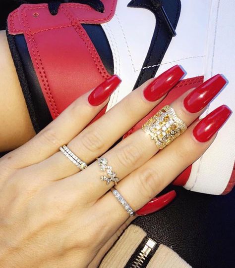 See this Instagram photo by @lacebytanaya • 2,646 likes Selena Quintanilla Red Nails, Fall Nail Polish Colors, Nail Art Dotting Tool, Classy Accessories, Light Colored Nails, Fall Nail Polish, Gel Nail Polish Colors, Nail Polish Colors Fall, Fake Nails Designs