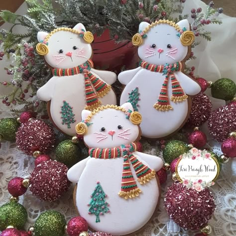 Gingerbread Gifts, Winter Cookie, Cat Cookies, Sugar Cookie Designs, Pretty Cookies, Fancy Cookies, Xmas Cookies, Creative Cookies, Christmas Cookies Decorated